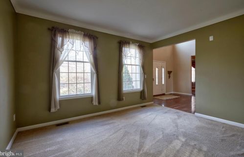 4 Millennium Dr, Columbus NJ  08022-2250 exterior