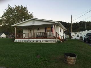 230 Price Rd, Elizabethton, TN 37643-6249
