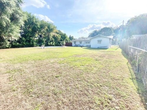1306 Park Ave, Tavares FL  32778-2352 exterior