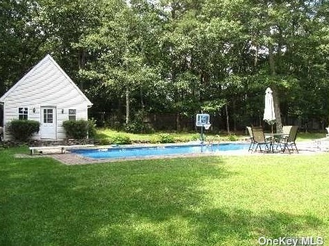 3 Eastbrook Rd, Eastport, NY 11941-1435