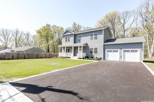 16 Lindsay Ave, Wheatley Heights, NY 11798-2508