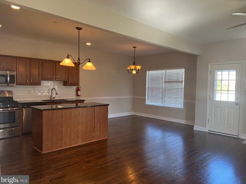 124 Sequoia Dr, Berlin Boro NJ  08009-1427 exterior
