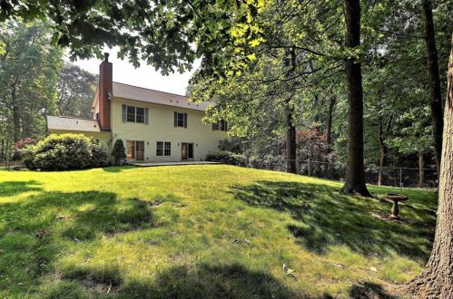104 Honeycomb Ln, Milford, CT 06461-1655