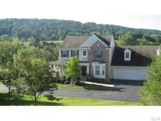 2354 Hollow View Dr, Easton, PA 18040-7565