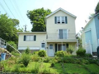 27 Cliff St, Union City, CT 06770-3905