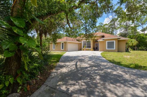 2681 Coolidge Rd, Fort Pierce, FL 34945-3132