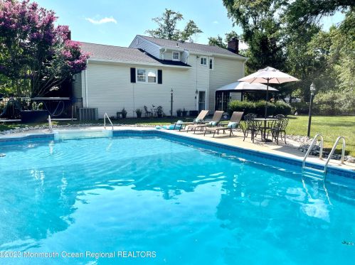28 Heritage Dr, East Freehold, NJ 07728-3131