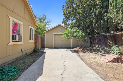 210 Cherry St, Lodi CA  95240-4804 exterior