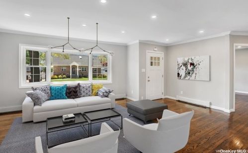 759 Van Buren Ave, West Islip NY  11795-1337 exterior