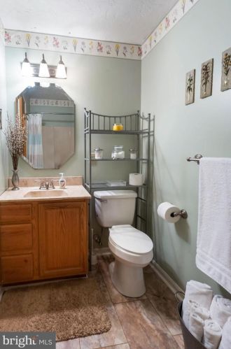 65 Woodland Dr, Shrewsbury PA  17361-1233 exterior