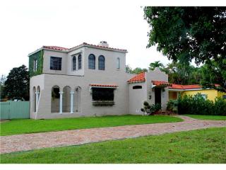 6052 26th St, Miami, FL 33155-3173