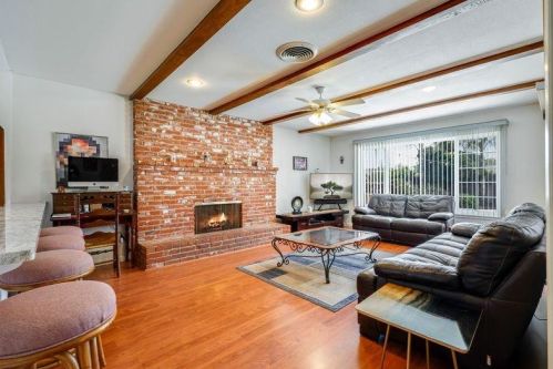 504 Greenwich Ln, Modesto CA  95350-1506 exterior