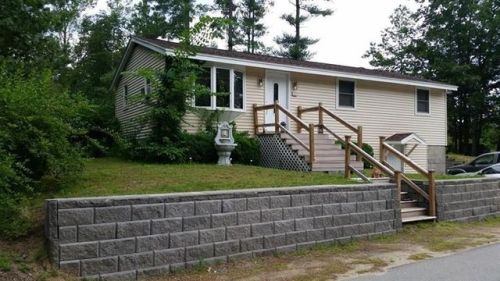 5 Spicket Ln, Salem NH  03079-1854 exterior