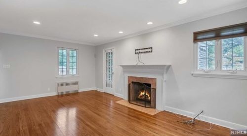 87 Wayne Ave, River Edge NJ  07661-1836 exterior