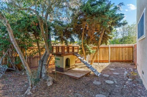 4090 Mira Costa St, Oceanside CA 92056-4611 exterior