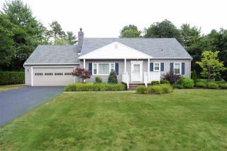 17 Sherwood Dr, Glens Falls, NY 12804-1001