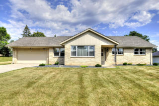 3820 Calhoun Rd, Brookfield WI  53005-2181 exterior