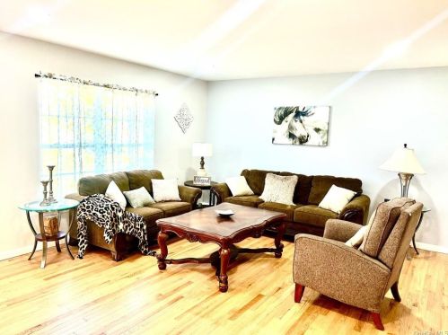 18 Jordan Ln, Middletown NY  10940-1604 exterior