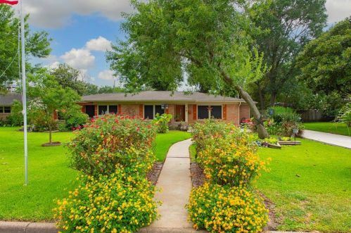 19 10th Ave, Texas City, TX 77590-6318