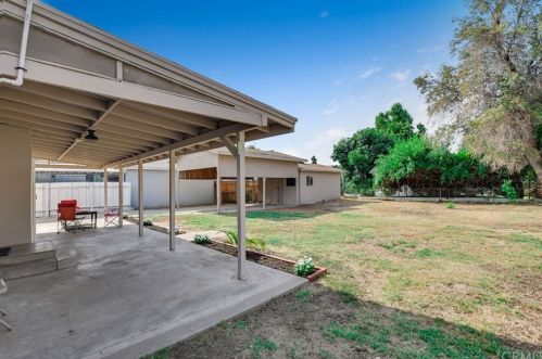 25870 Lomas Verdes St, Redlands CA  92373-8404 exterior