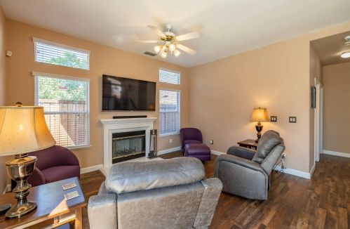 8686 White Peacock Way, Elk Grove CA  95624-3701 exterior