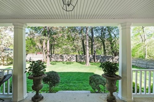 7 Fox Meadow Rd, Scarsdale, NY 10583-2901