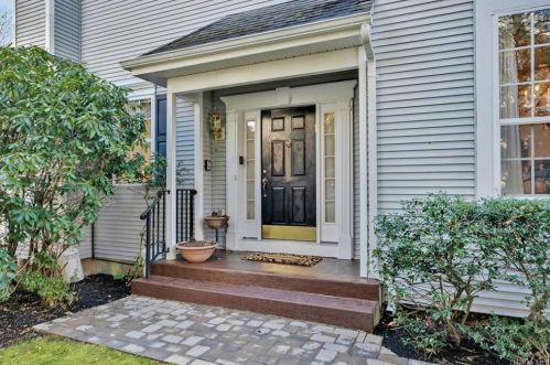 266 Woodlands Dr, Tuxedo Park, NY 10987-4818