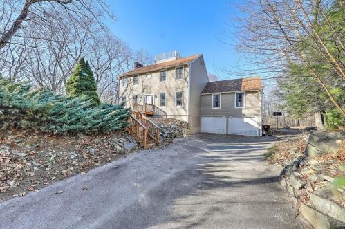 130 Pound Rd, Cumberland RI  02864-2704 exterior