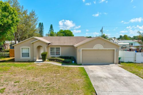 421 Oleander Ave, Fort Pierce FL  34952-1343 exterior