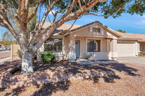 3820 Questa Dr, Glendale, AZ 85310-3346