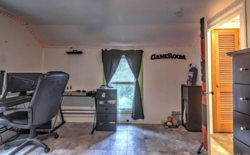 1 Hunters Ln, Ansonia CT  06401-2022 exterior