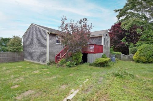 120 Oliphant Ln, Middletown RI  02842-4646 exterior