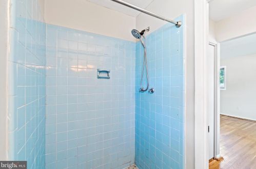 6501 Carrsbrook Ct, Springfield VA 22150-1311 exterior