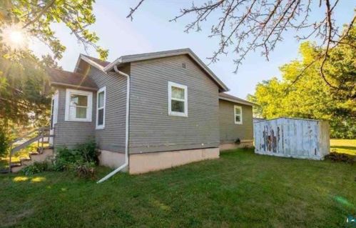 407 12th St, Chisholm, MN 55719-1124