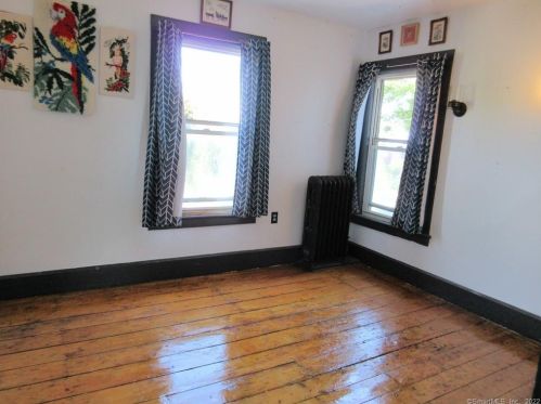 13 Manwaring St, United States Coast Guard Ac CT  06320-5619 exterior