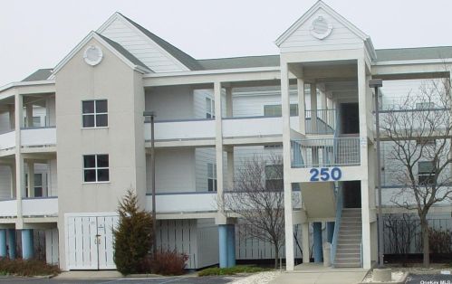 260 Dune Rd, West Hampton Beach, NY 11978-2918