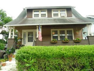 37 Roe St, Newburgh, NY 12550-3732