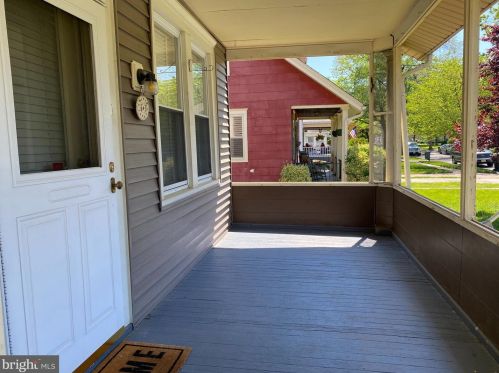 605 Linden Ave, Riverton NJ  08077-1415 exterior