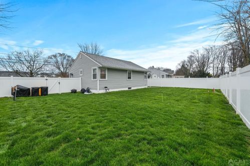 21 Burnham Rd, East Brunswick, NJ 08816-3819