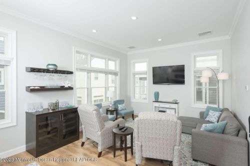 5 Fort Ave, Pelican Island NJ  08751-1512 exterior