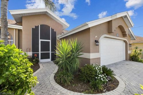 201 4th Pl, Cape Coral FL  33990-1042 exterior