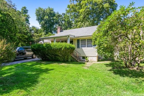 10 Juniper Dr, Mahopac, NY 10541-5300