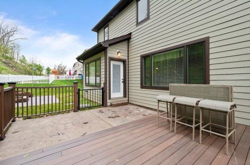 1015 Noble Pne Ct, Trafford PA 15085-9786 exterior