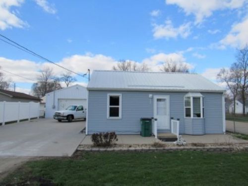409 Trail Ave, Waterloo, IA 50707-1745
