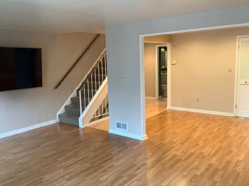 916 Camelot Dr, Pittsburgh, PA 15237-4952