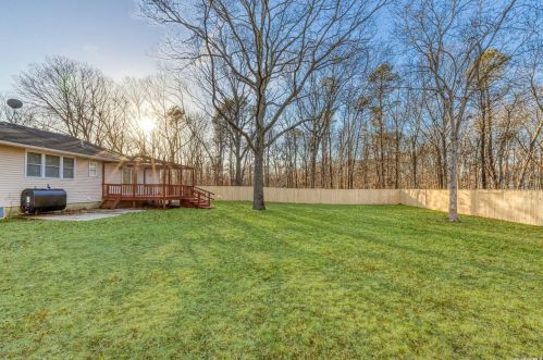 147 Somerset Ave, Manor Park, NY 11950-4222
