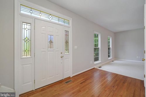 9677 Granary Pl, Bristow, VA 20136-1227