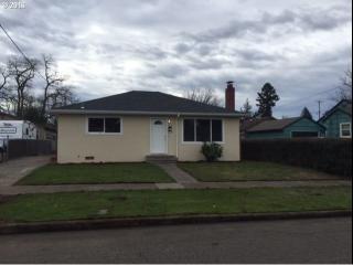 9134 Irving St, Portland, OR 97220-5872
