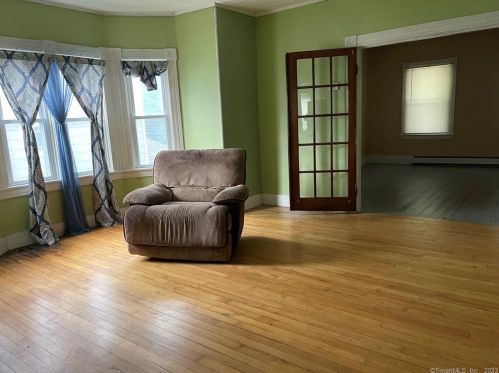 48 Pleasant St, Putnam CT  06260-2318 exterior