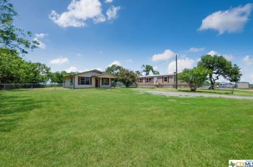 210 Windy Hl, Seguin TX  78155-0748 exterior